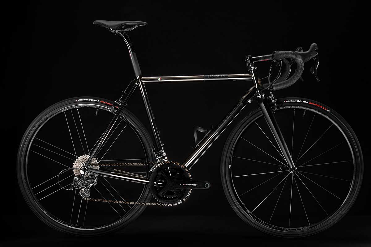 Bicicletta Officine Mattio modello BRONDELLO CLASSIC, telai in acciaio, fotografia dettaglio laterale