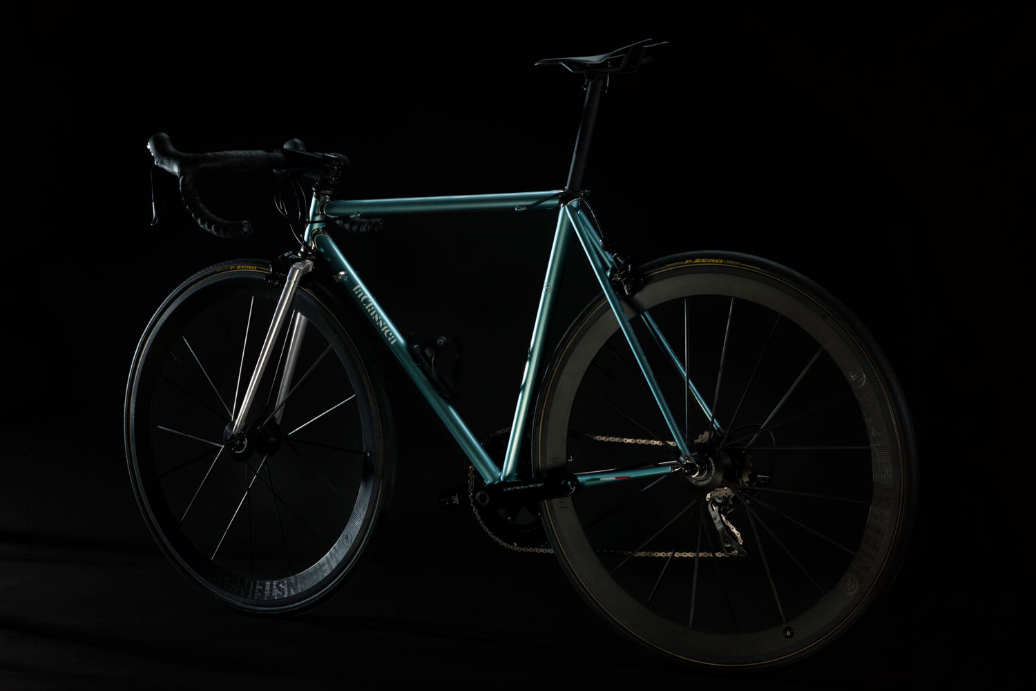 Bicicletta Officine Mattio modello CLASISCA, telaio in acciaio, passione e attualità, fotografia dettaglio laterale