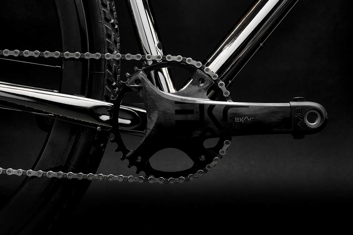 Bicicletta Officine Mattio, modello SANTIAGO AC acciaio, geometrie ciclocross, gravel, fotografia dettaglio pedale