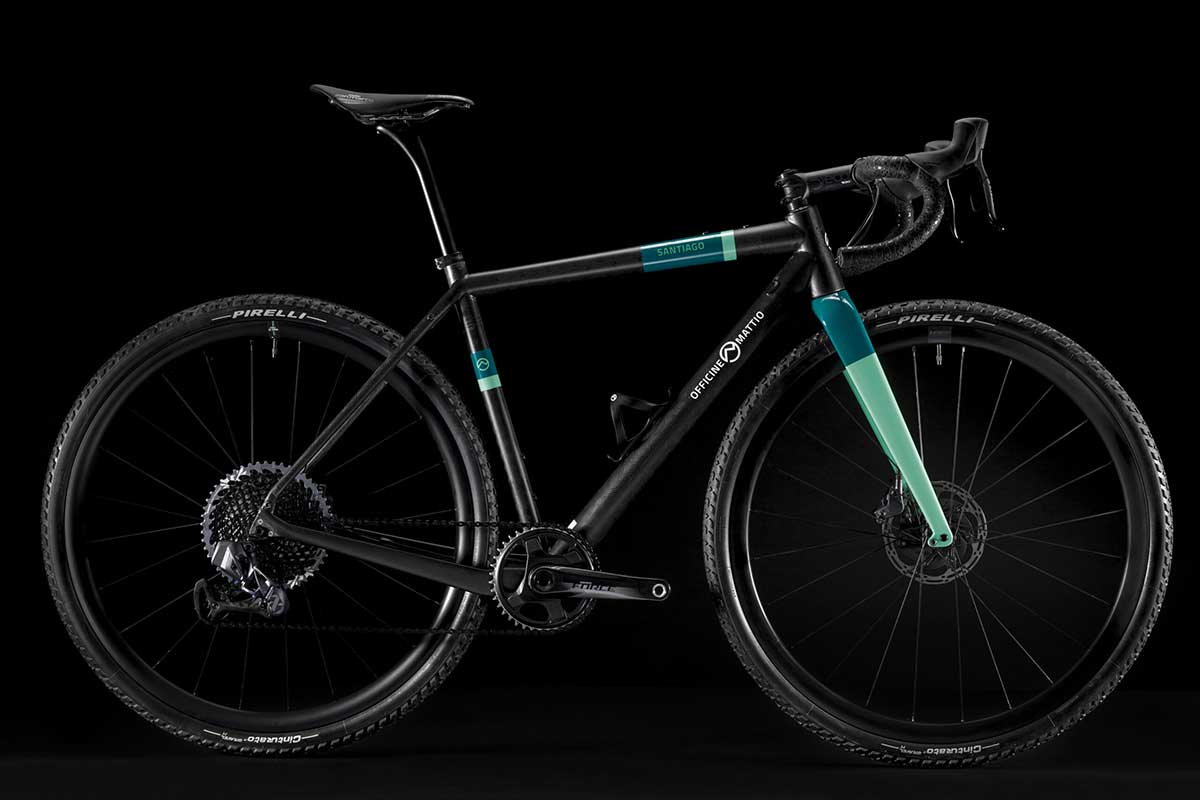 Bicicletta Officine Mattio modello SANTIAGO C colori nero, blu e azzurro, super leggera e maneggevole, in fibra di carbonio fotografia dettaglio laterale