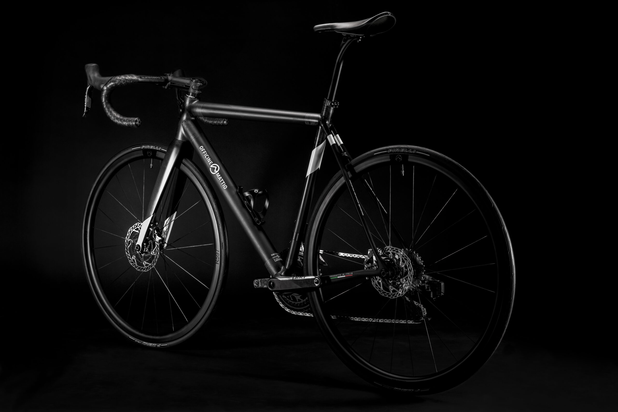 Bicicletta Officine Mattio modello SL DISC, produzione made in italy in fibra di carbonio, fotografia dettaglio laterale