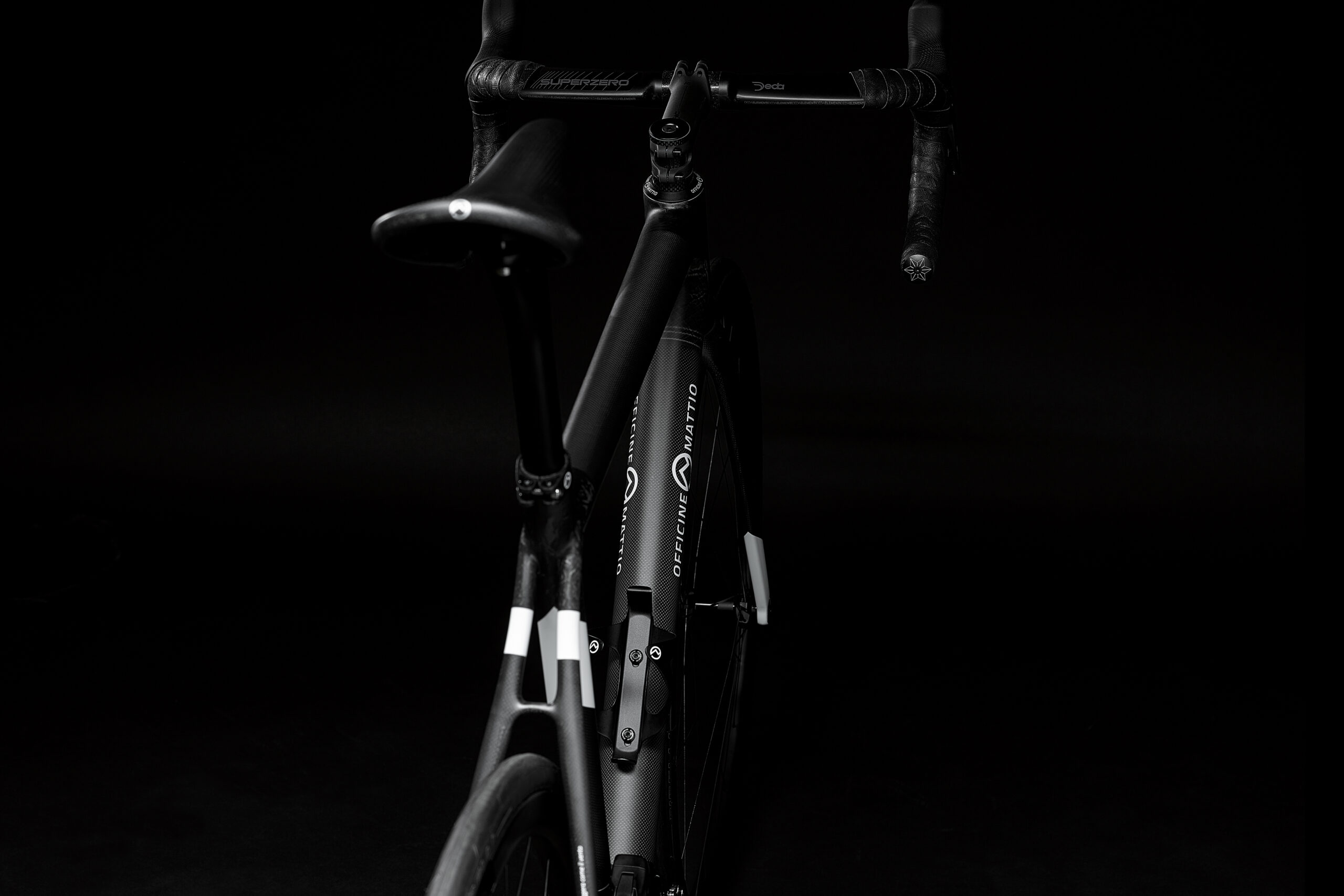 Bicicletta Officine Mattio modello SL DISC, produzione made in italy in fibra di carbonio, fotografia dettaglio sella
