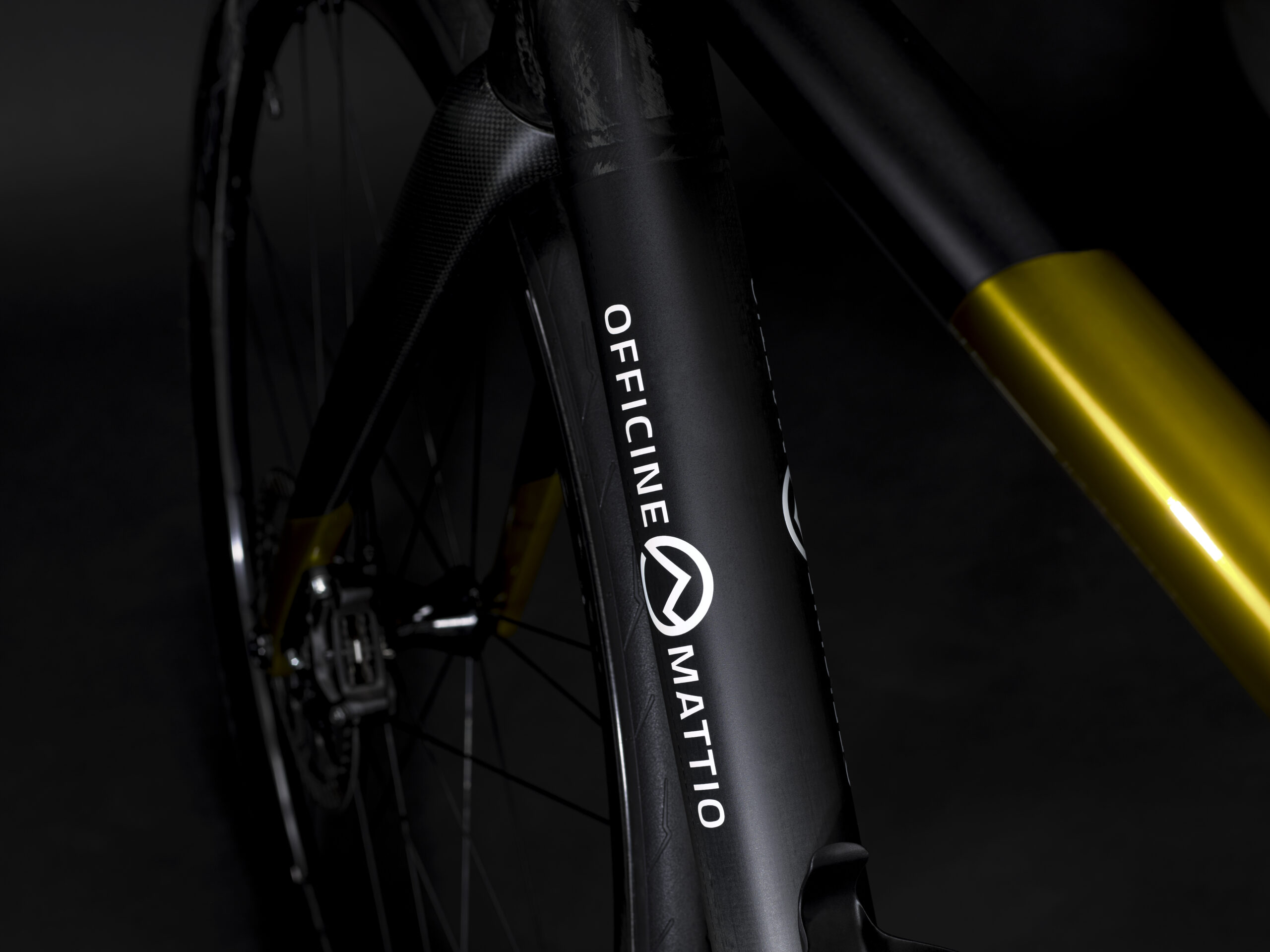 Bicicletta Officine Mattio modello SL X, produzione made in italy fotografia dettaglio logo e telaio