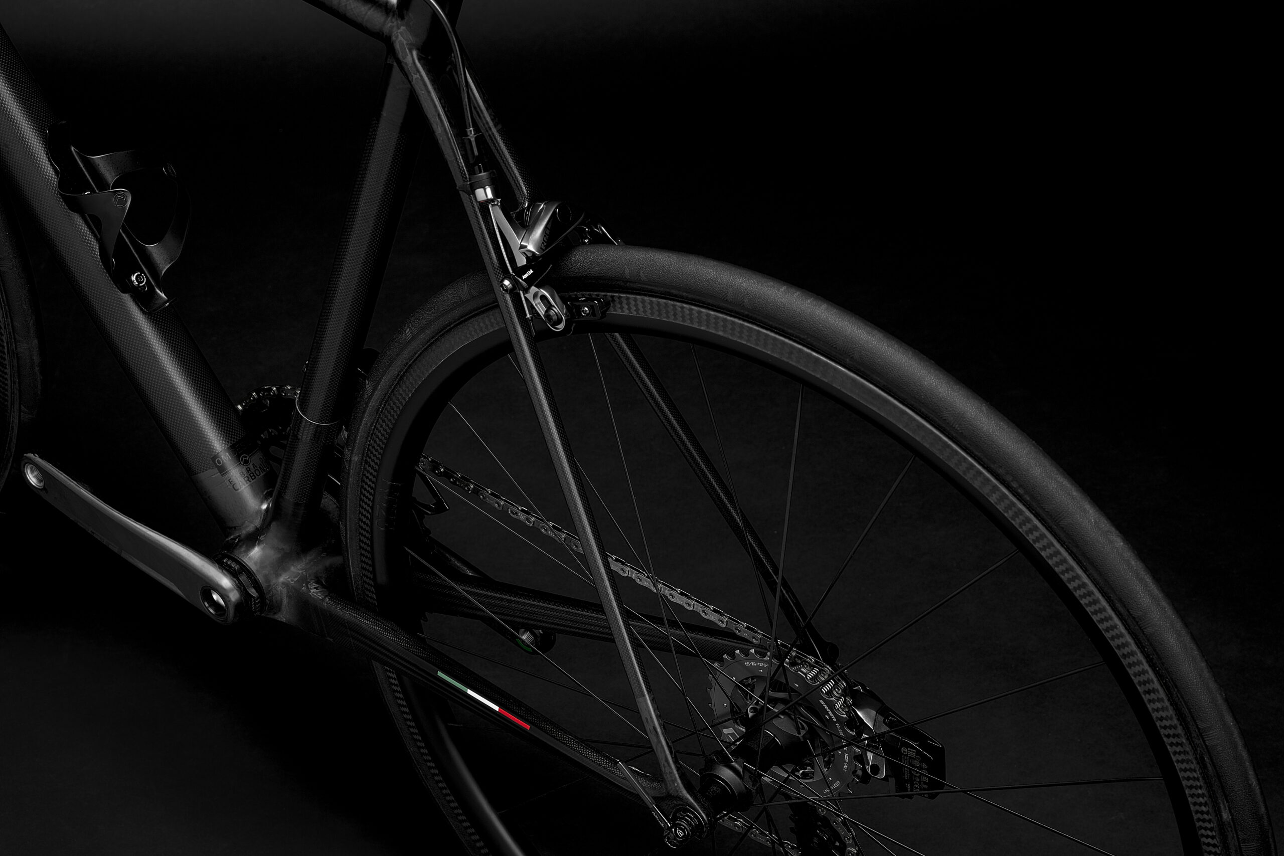 Bicicletta Officine Mattio modello SL in fibra di carbonio, produzione made in italy fotografia dettaglio freno
