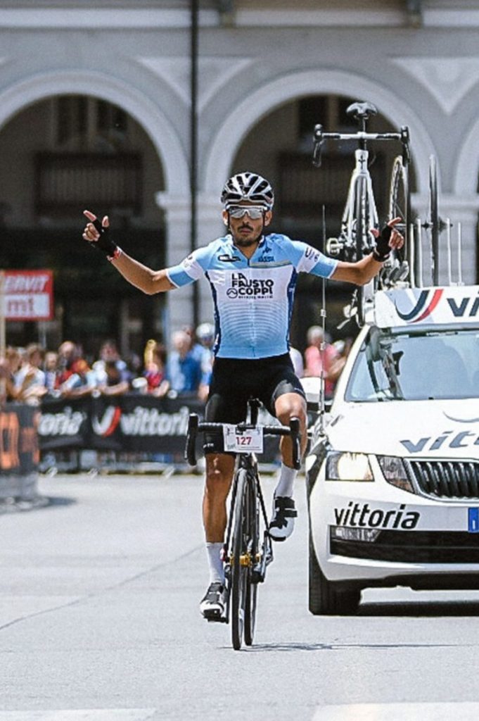 Fotografia competizione ciclistica internazionale Granfondo La Fausto Coppi di Cuneo 2017 con ciclista su bicicletta firmata Officine Mattio