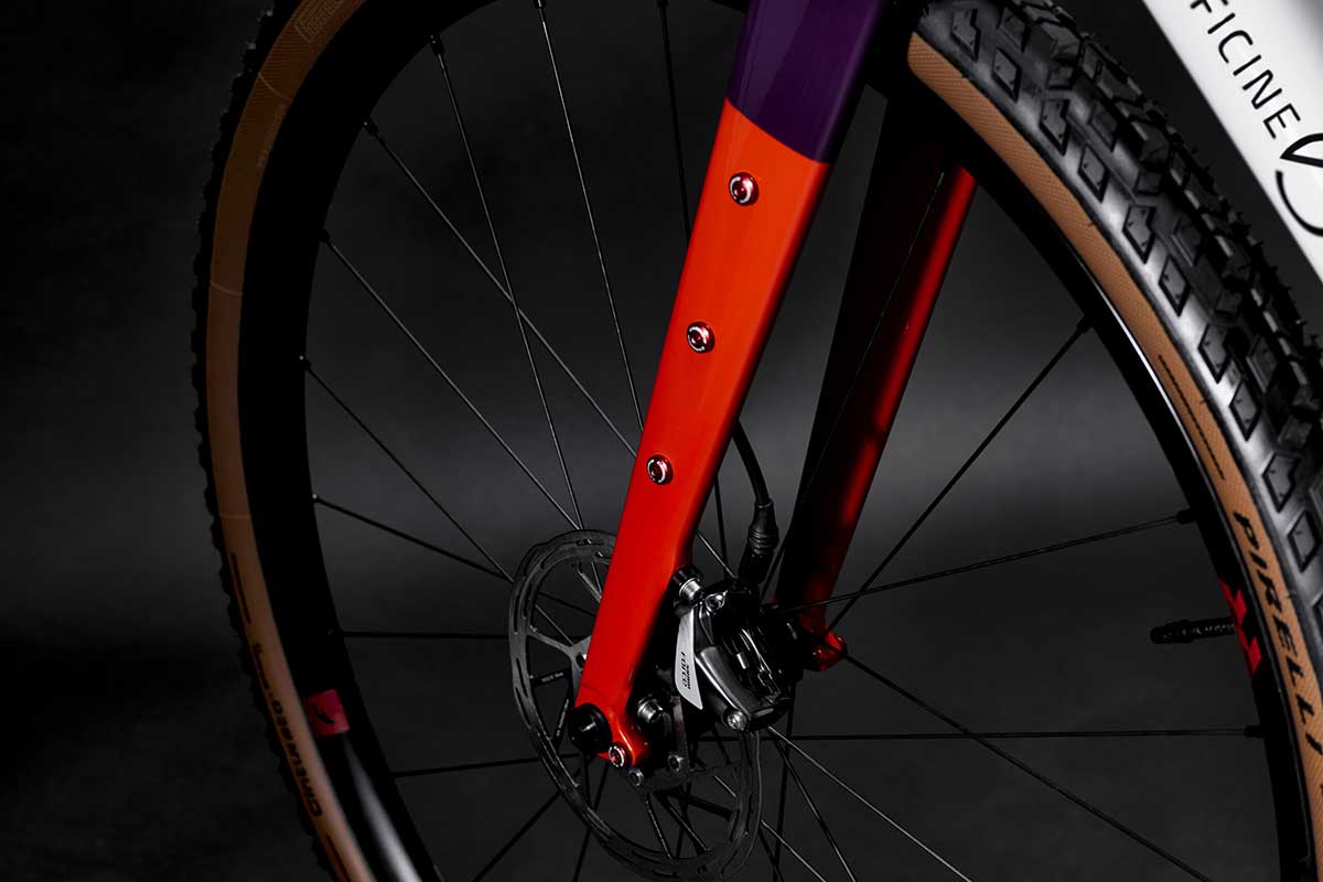 Bicicletta Officine Mattio modello SANTIAGO AL, Gravel in alluminio con geometrie adatte al ciclocross, fotografia dettaglio ruota