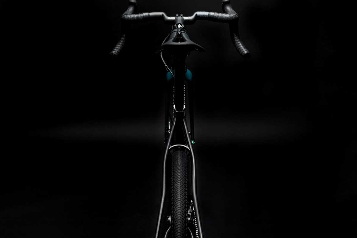Bicicletta Officine Mattio modello SANTIAGO AX, Gravel in acciaio inossidabile fotografia dettaglio sella"