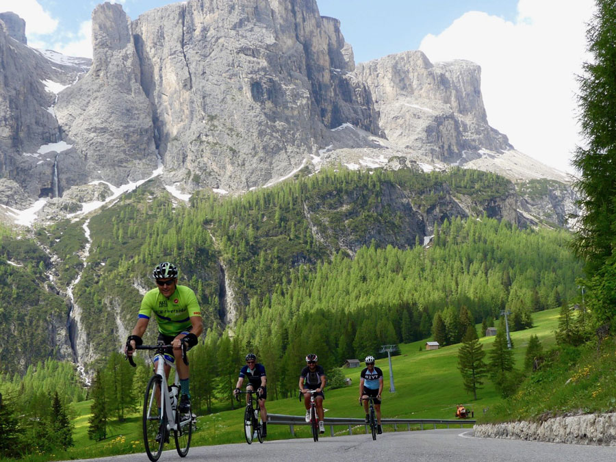 OM Cycling Tours di Officine Mattio, tour in bicicletta per appassionati di ciclismo, Ride your emotion, Training camp Dolomiti, ciclisti sulle montagne in Italia