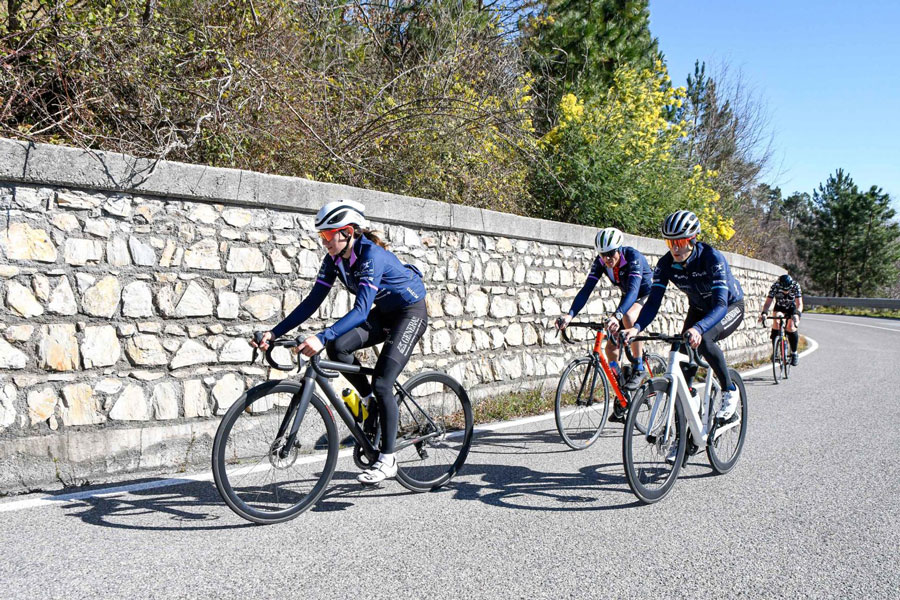 OM Cycling Tours di Officine Mattio, tour in bicicletta per appassionati di ciclismo, Ride your emotion, Training camp Liguria, Loano, Italia, ciclisti